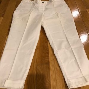 White House Black Market white capris 16 NWT